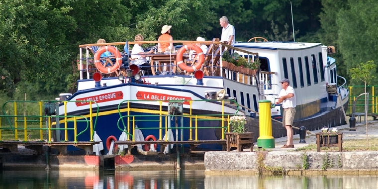 CRUCEROS FLUVIALES CANALES DE FRANCIA CANAL BORGOÑA LA BELLE EPOQUE EUROPEAN WATERWAYS GO BARGING HOTEL BARGE ALQUILER BARCOS FRANCIA CRUCEROS FLUVIALES LUJO PRIVADO BORGOÑA BURGUNDY BARGE CRUISES